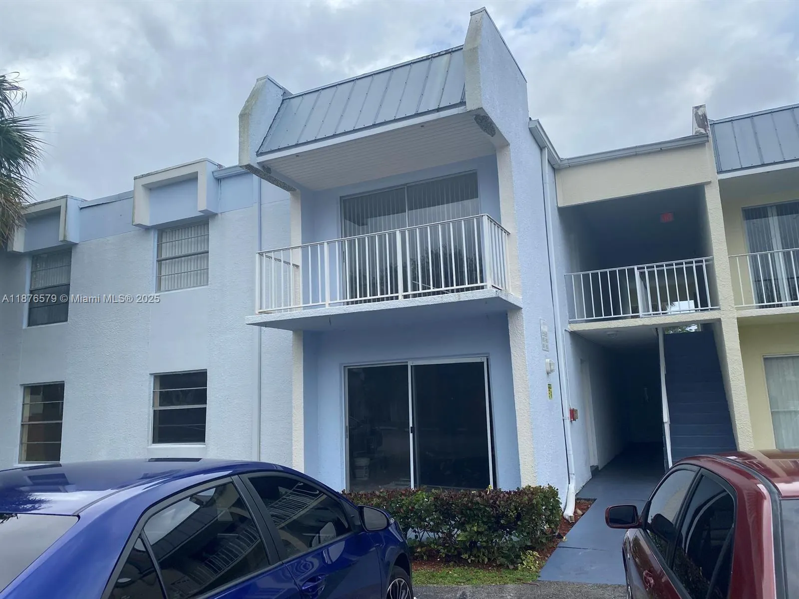 411 Executive Center Dr, #209