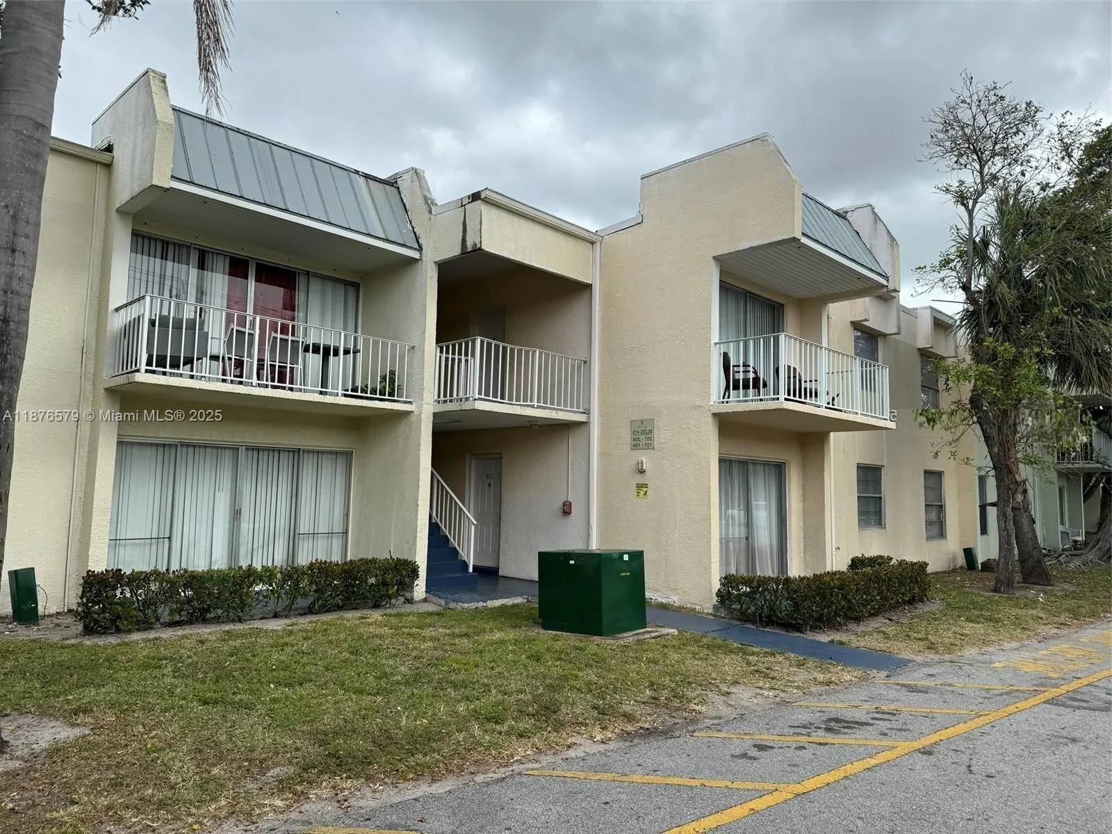 411 Executive Center Dr, #209