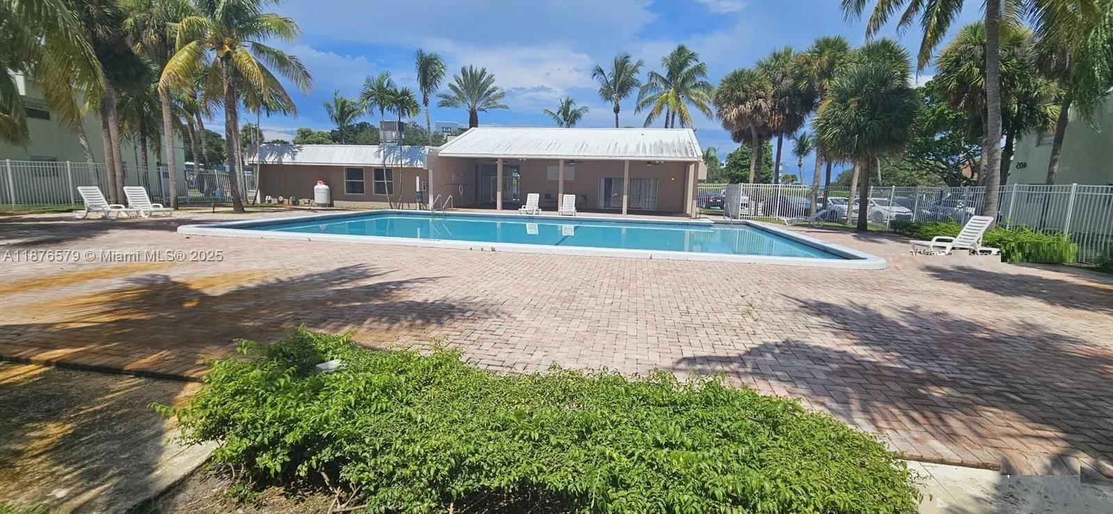 411 Executive Center Dr, #209