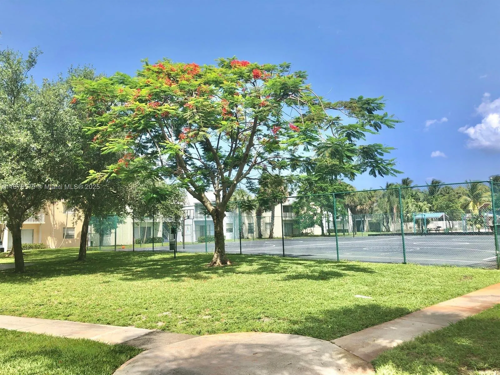 411 Executive Center Dr, #209