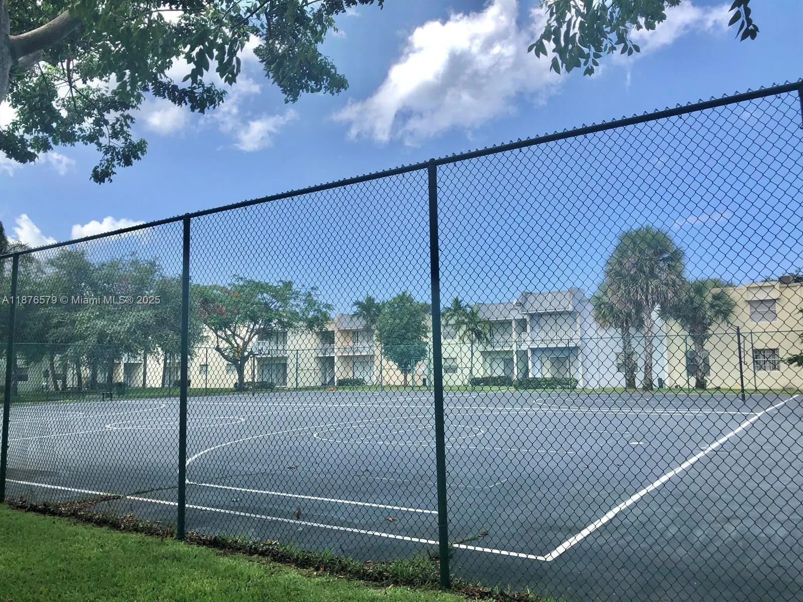 411 Executive Center Dr, #209