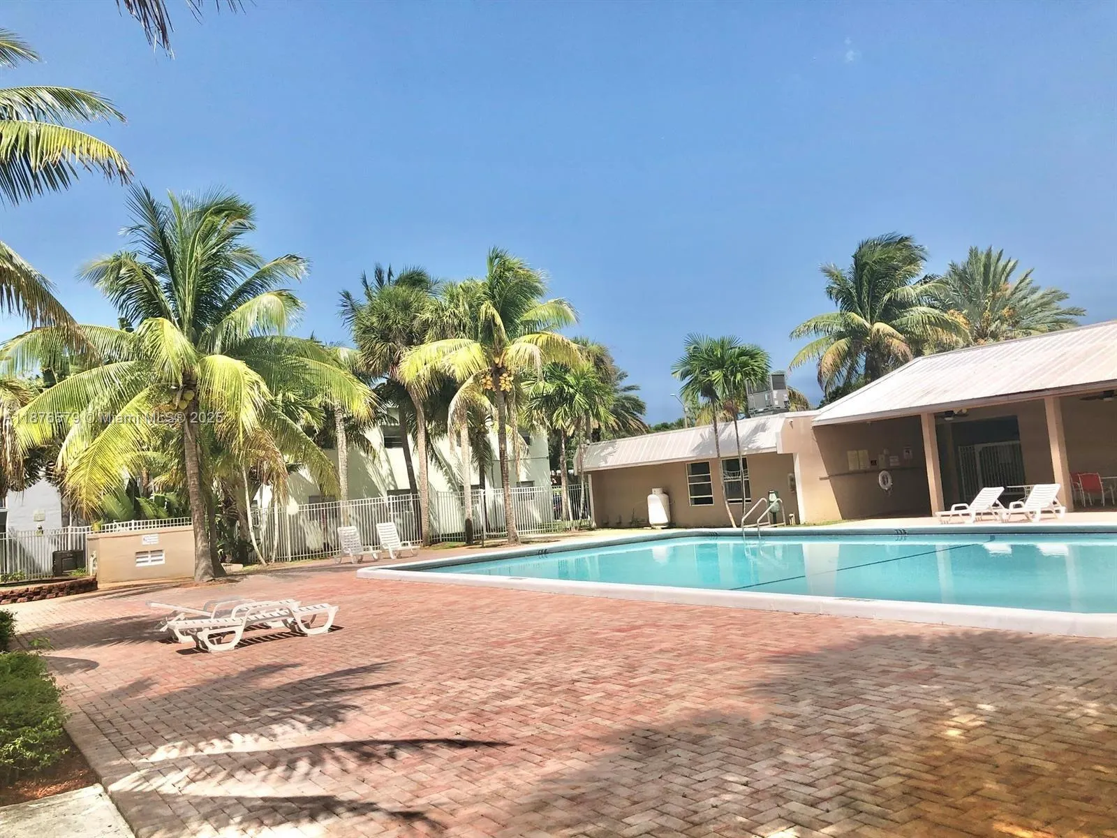 411 Executive Center Dr, #209