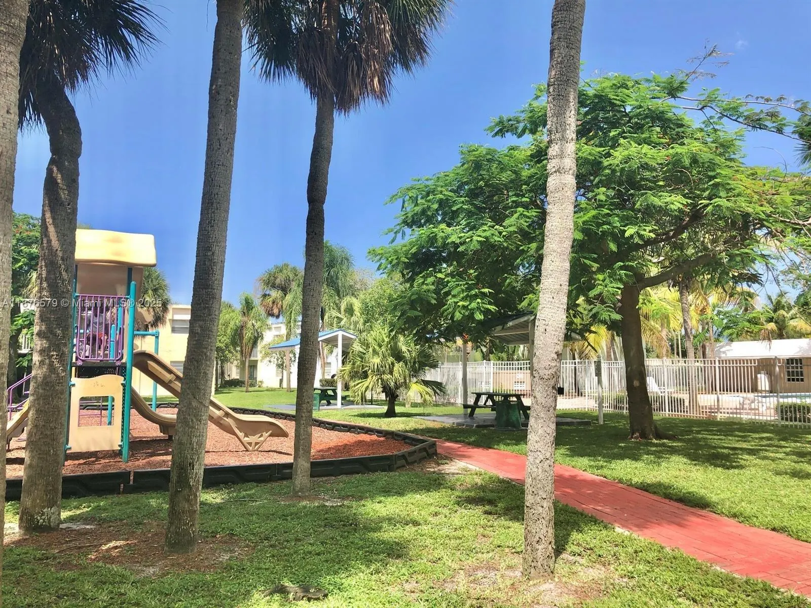 411 Executive Center Dr, #209