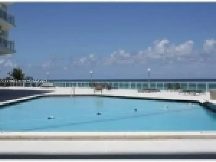 7135 Collins Ave, #1022