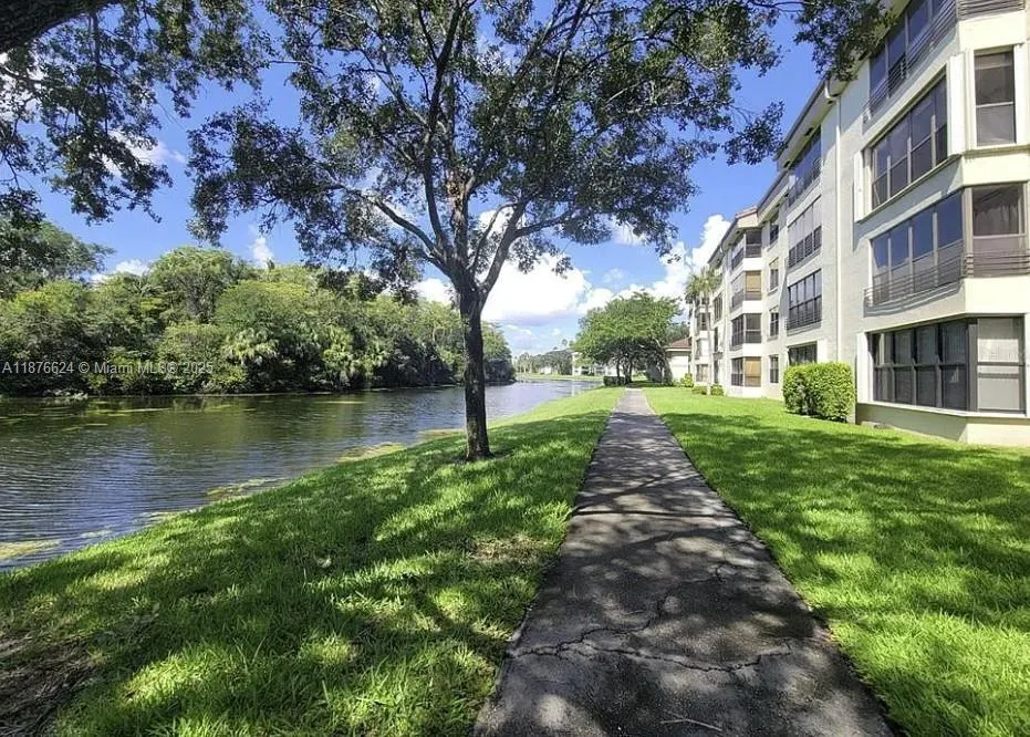 2907 S Carambola Cir S, #206