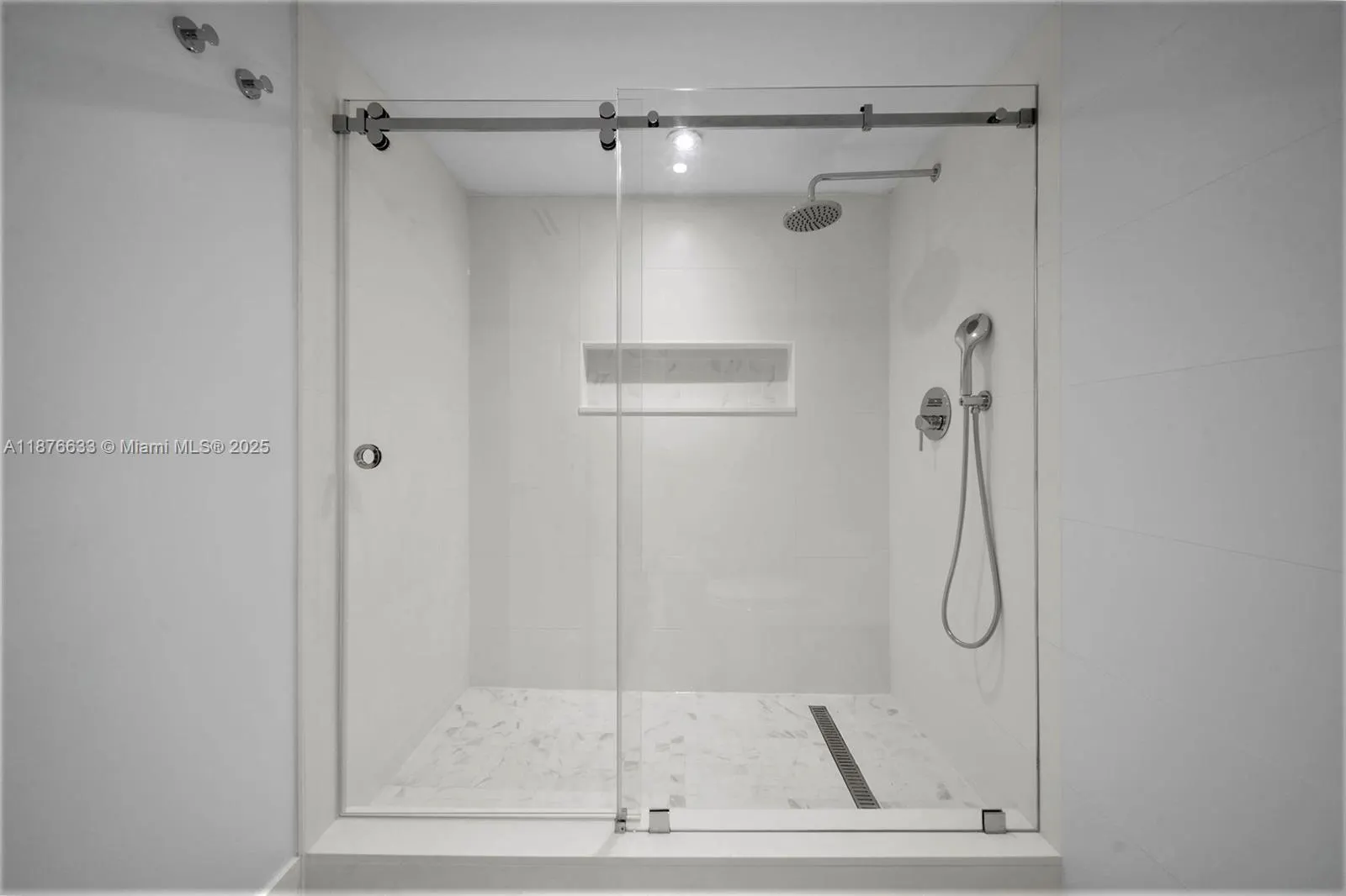 881 Ocean Dr, #8G
