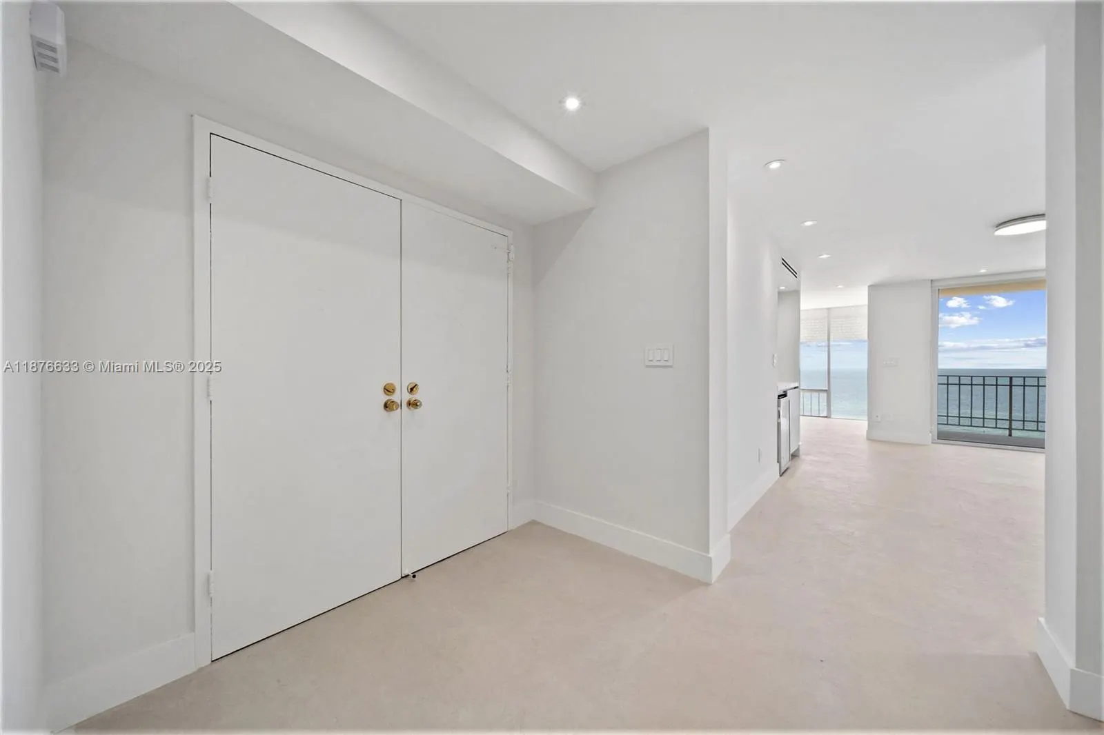 881 Ocean Dr, #8G