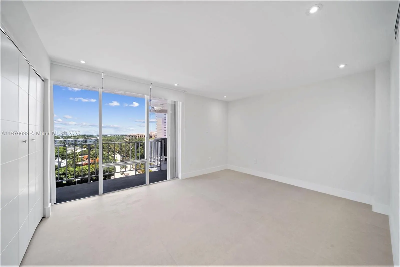 881 Ocean Dr, #8G