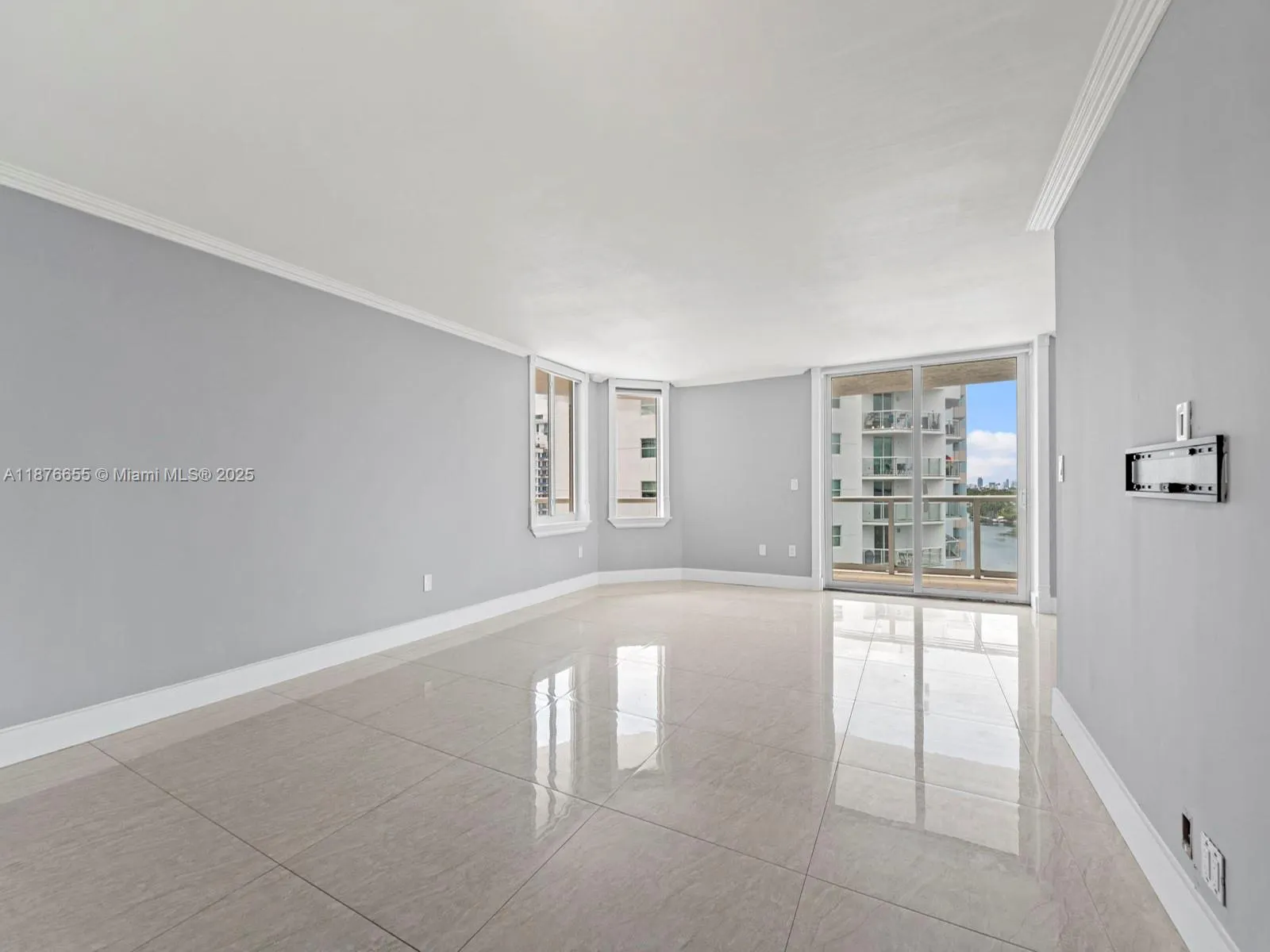 5900 Collins Ave, #1201