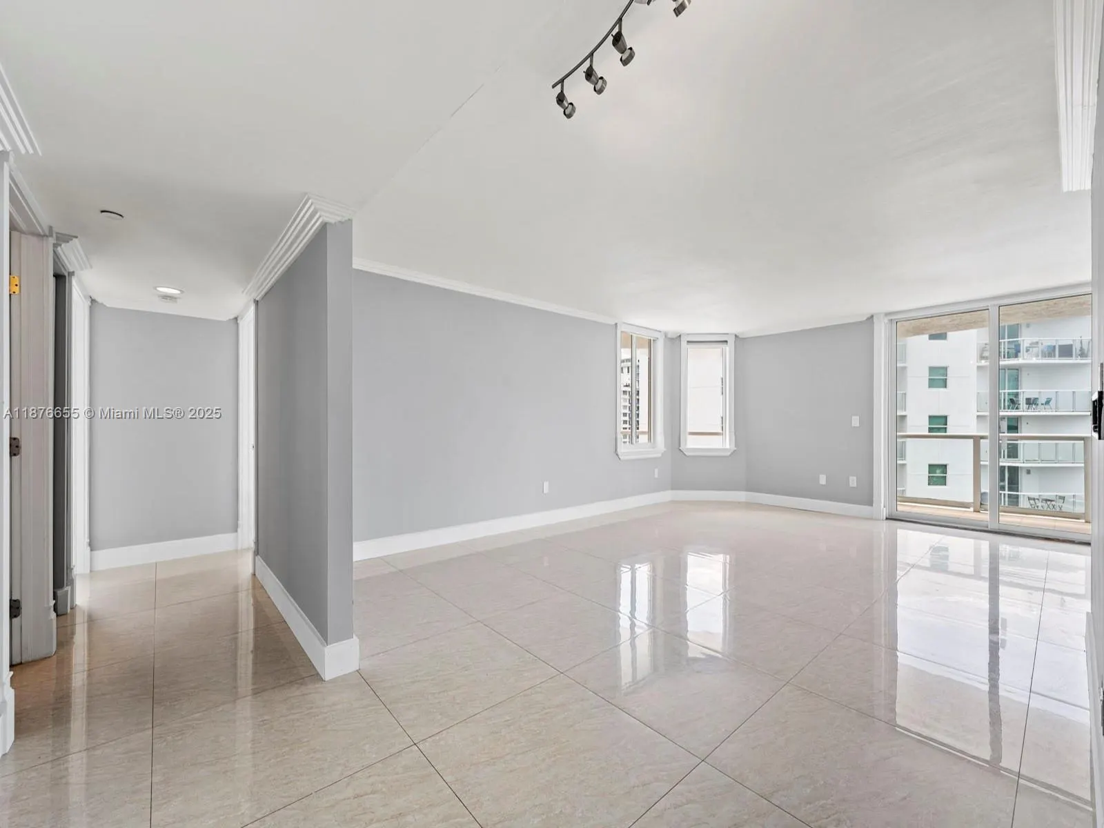 5900 Collins Ave, #1201