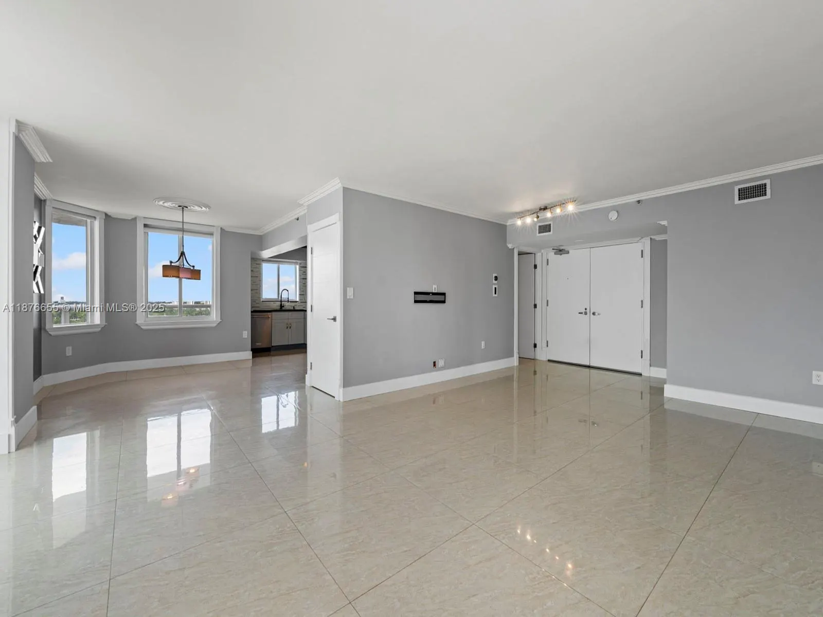 5900 Collins Ave, #1201
