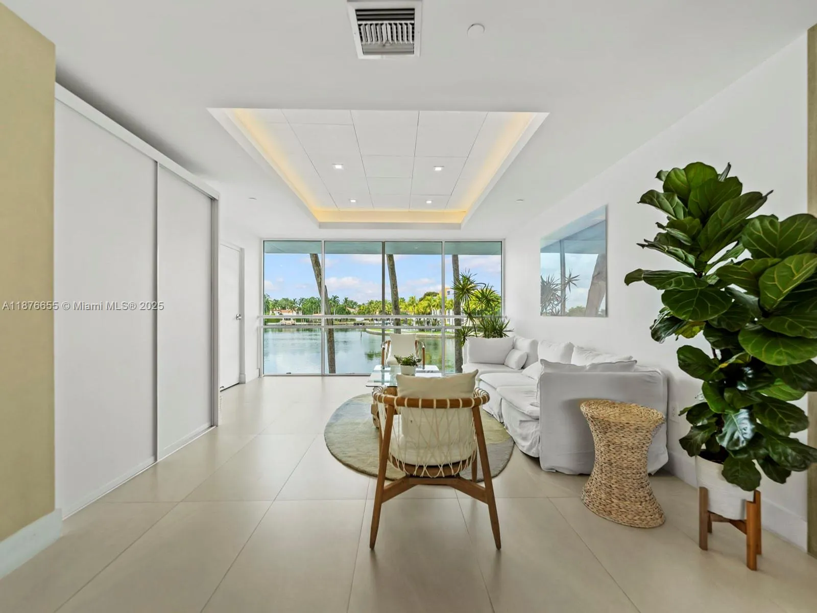 5900 Collins Ave, #1201