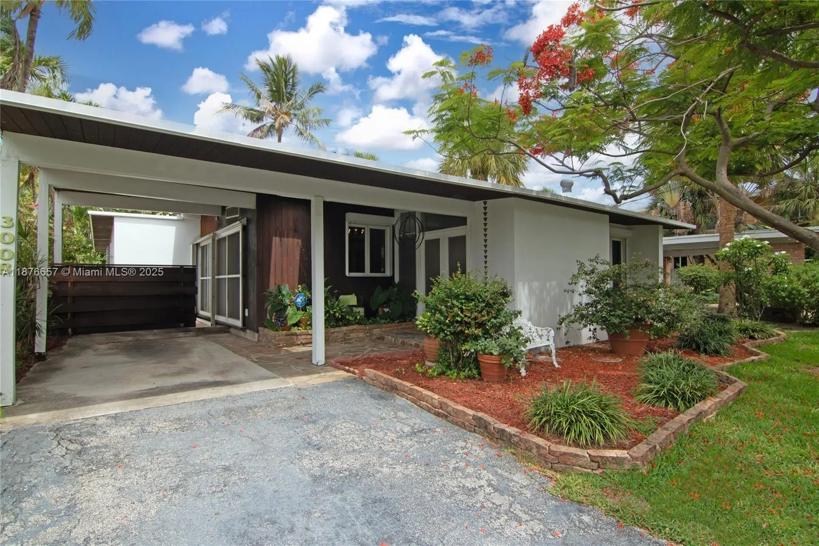 3008 Center Ave
