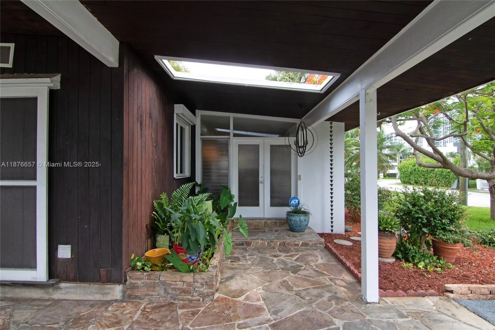 3008 Center Ave