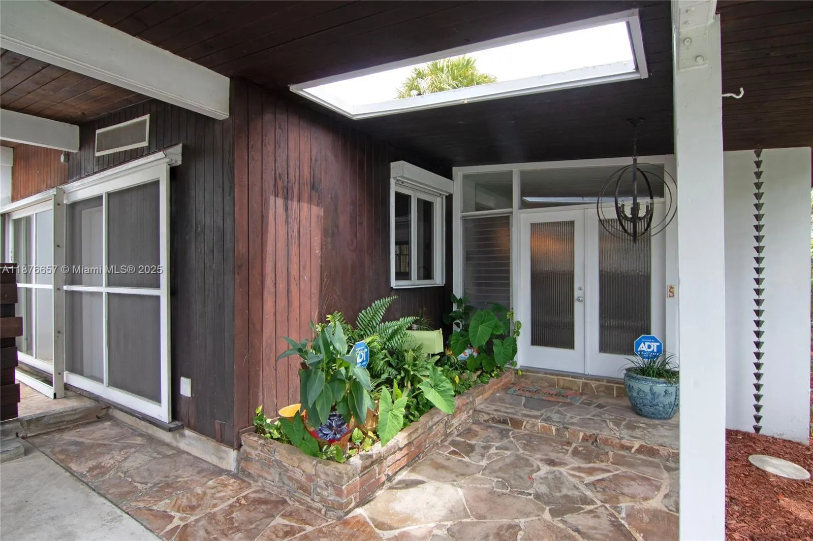 3008 Center Ave