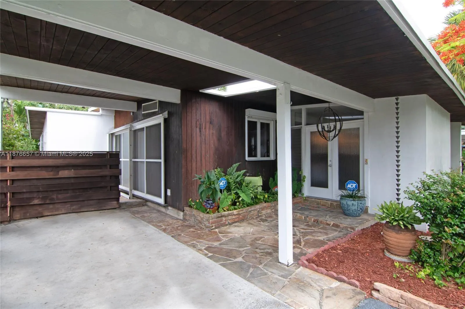 3008 Center Ave