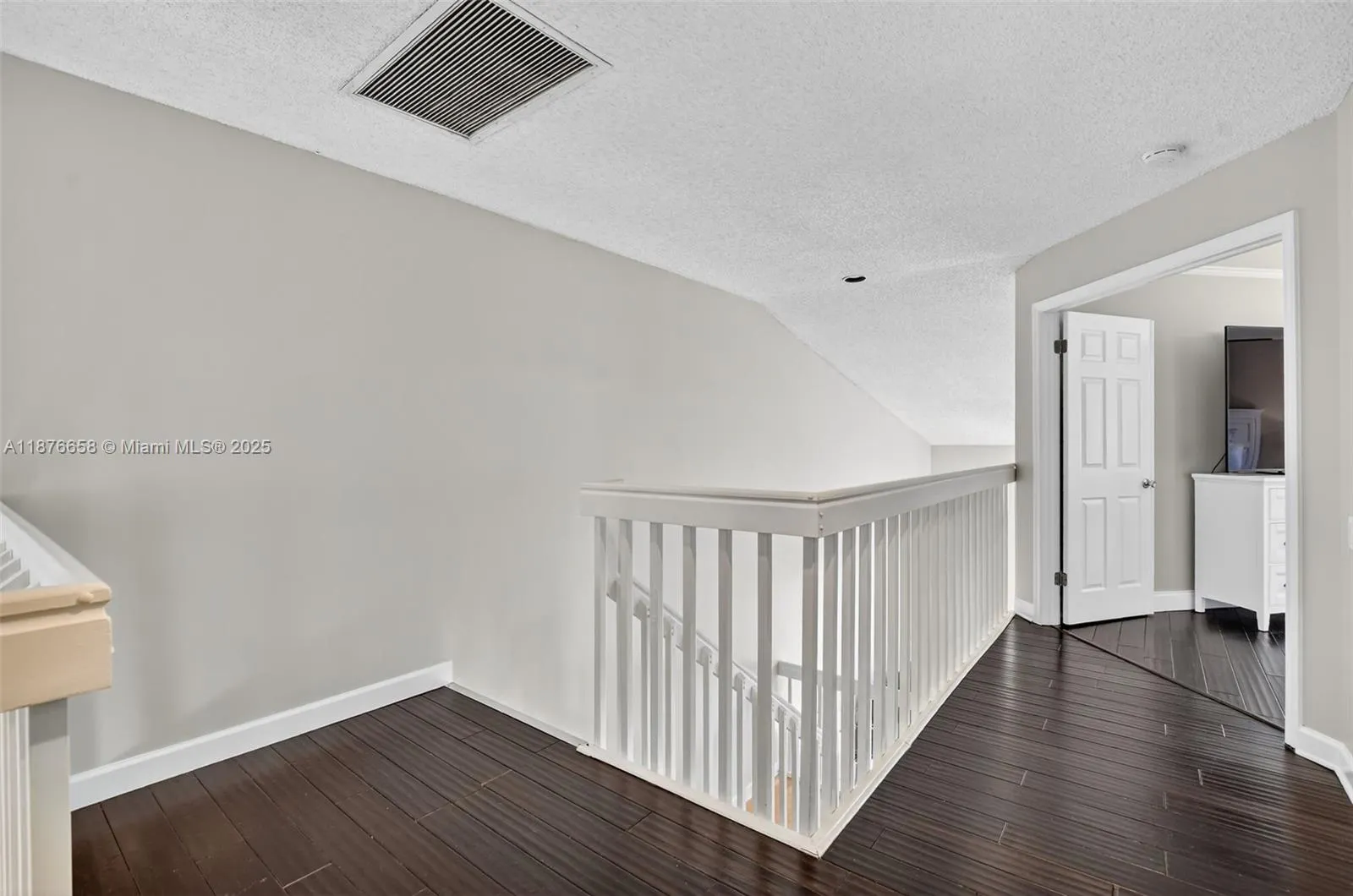 21707 Cromwell Cir