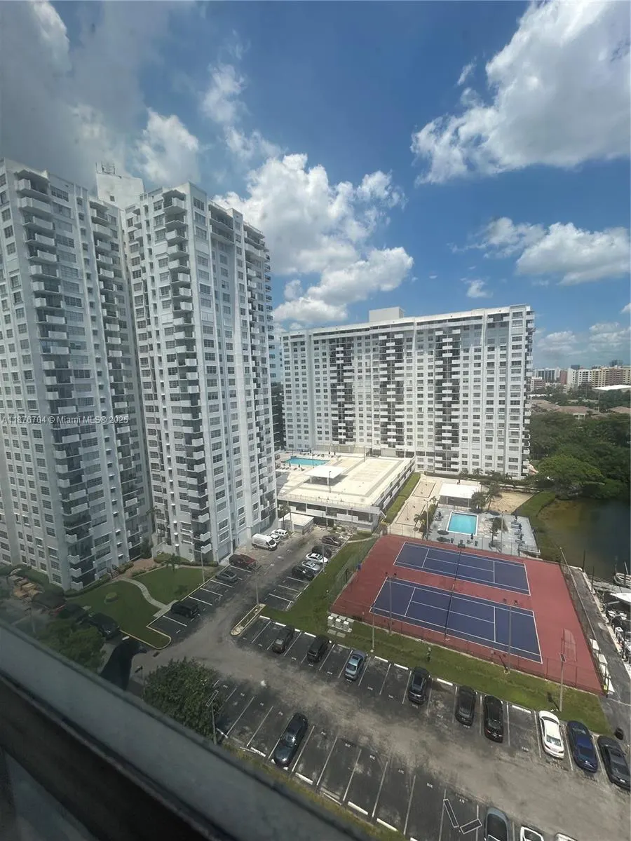 18081 Biscayne Blvd, #1502-4