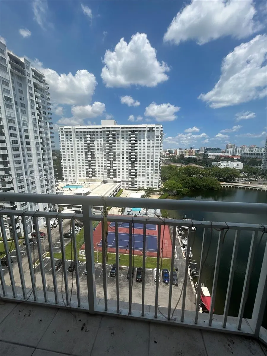 18081 Biscayne Blvd, #1502-4