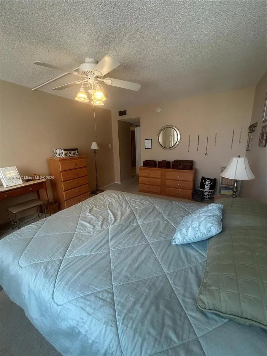 18081 Biscayne Blvd, #1502-4