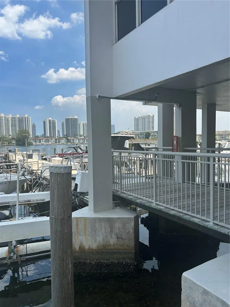 18081 Biscayne Blvd, #1502-4