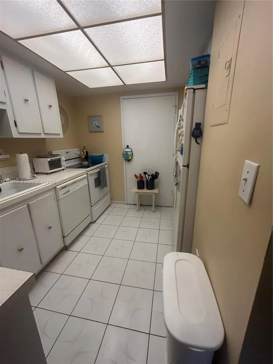 18081 Biscayne Blvd, #1502-4