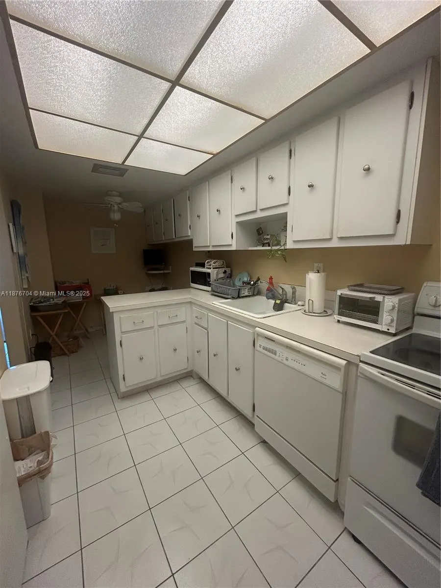 18081 Biscayne Blvd, #1502-4