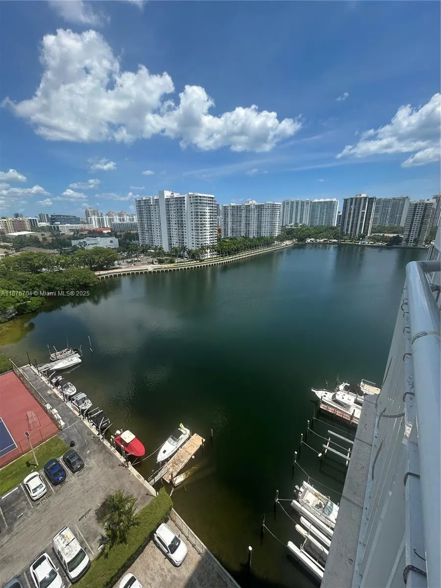 18081 Biscayne Blvd, #1502-4