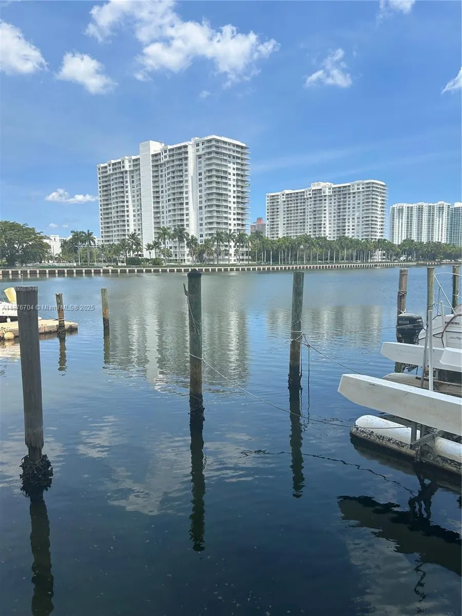 18081 Biscayne Blvd, #1502-4