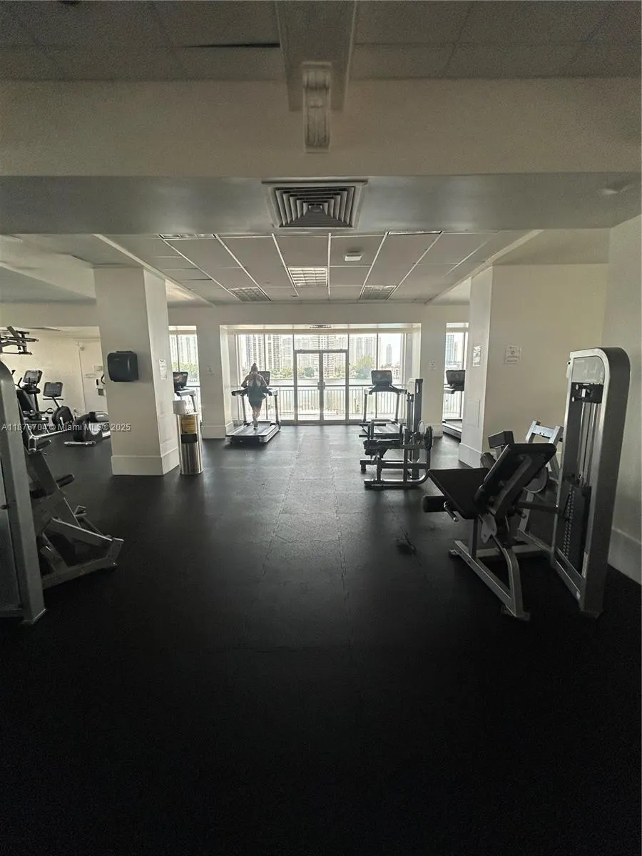 18081 Biscayne Blvd, #1502-4
