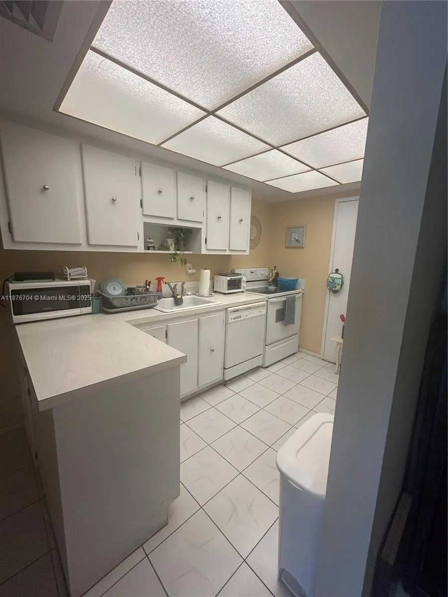 18081 Biscayne Blvd, #1502-4