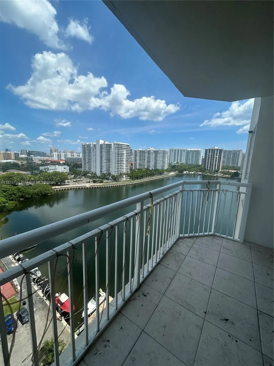 18081 Biscayne Blvd, #1502-4