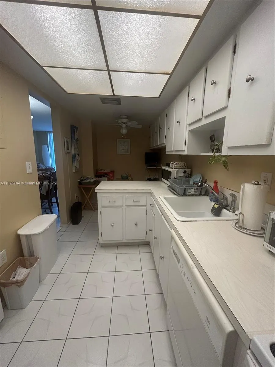 18081 Biscayne Blvd, #1502-4