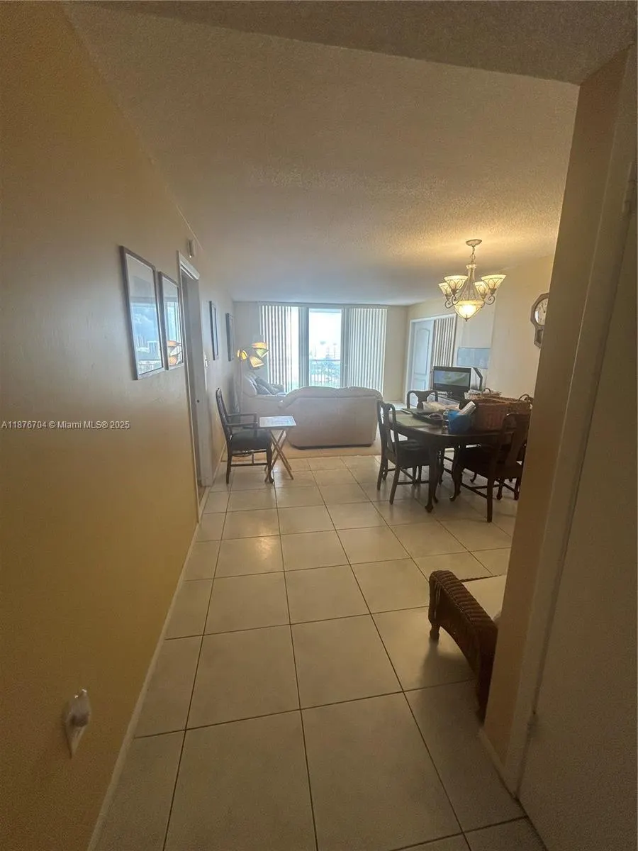 18081 Biscayne Blvd, #1502-4
