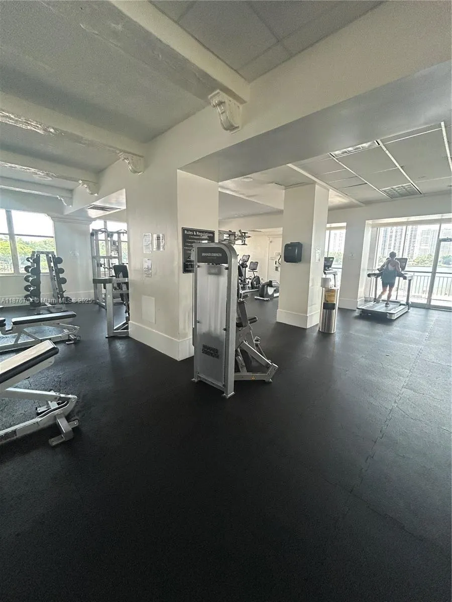 18081 Biscayne Blvd, #1502-4