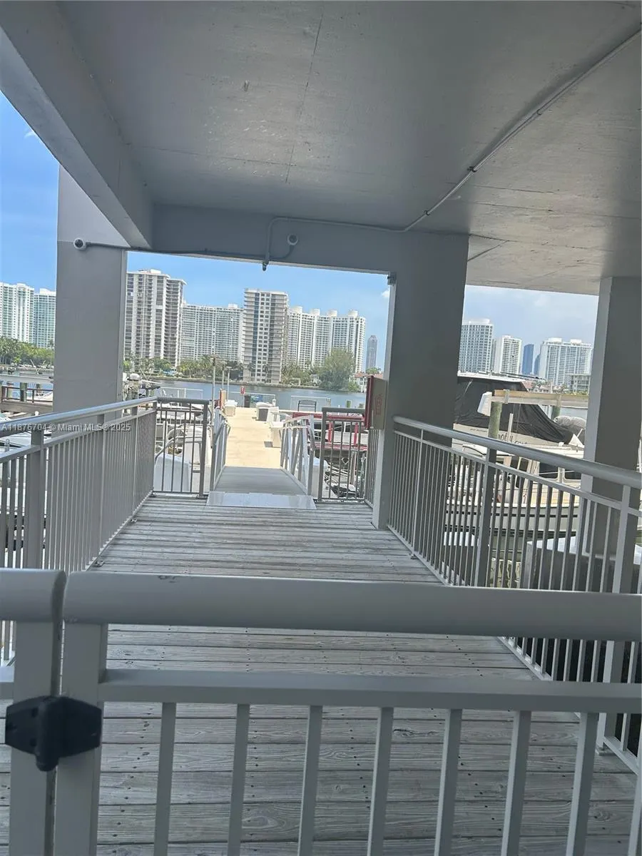18081 Biscayne Blvd, #1502-4