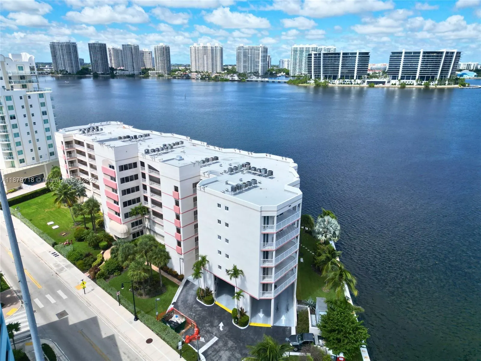 18260 N Bay Rd, #320