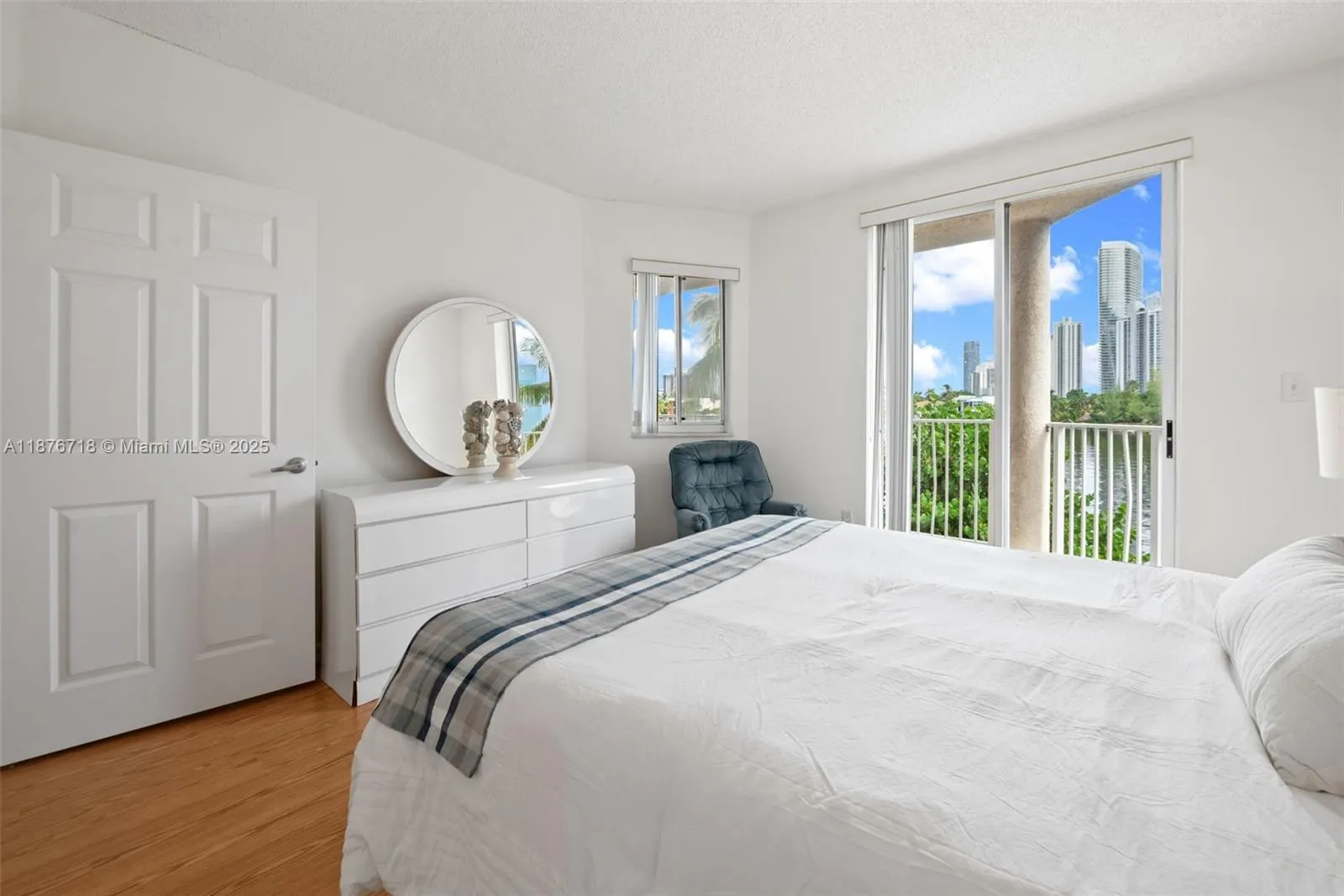 18260 N Bay Rd, #320