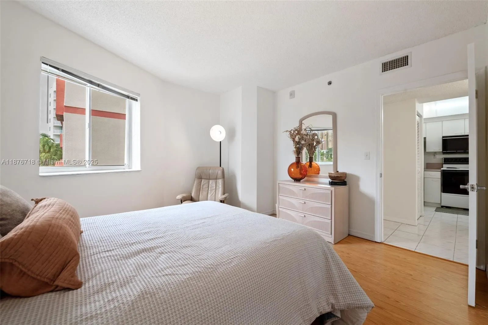18260 N Bay Rd, #320