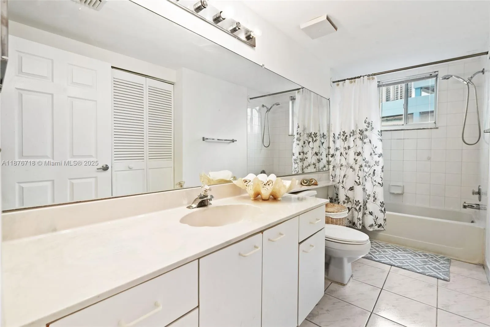18260 N Bay Rd, #320
