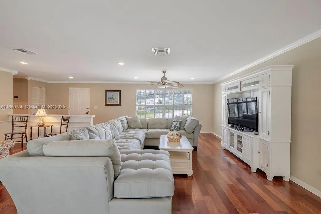 1015 Treasure Ln