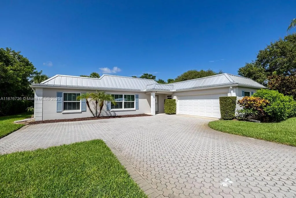 1015 Treasure Ln