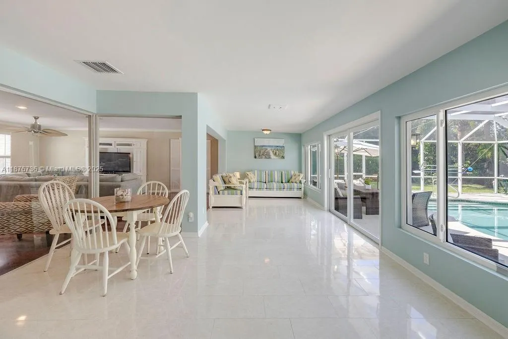 1015 Treasure Ln
