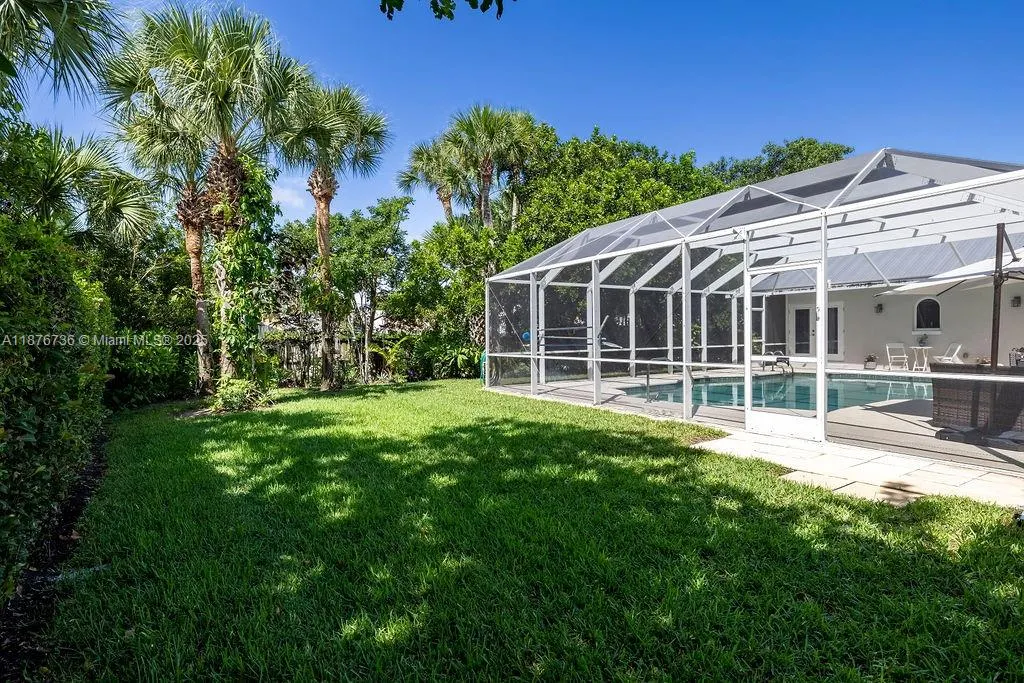 1015 Treasure Ln