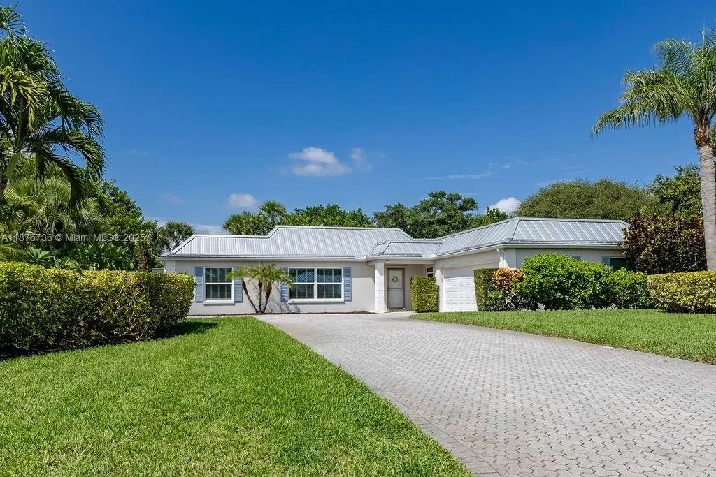 1015 Treasure Ln