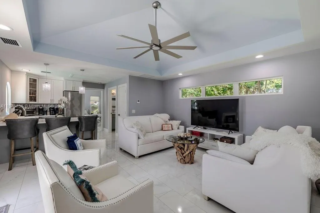 1015 Treasure Ln