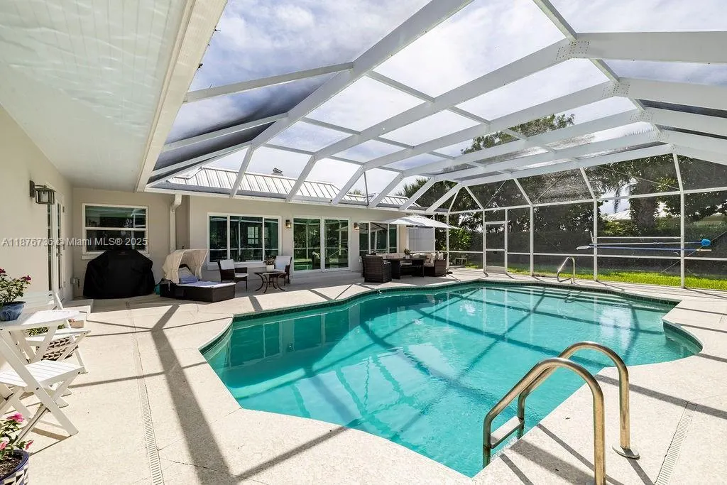 1015 Treasure Ln