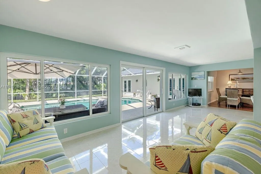 1015 Treasure Ln