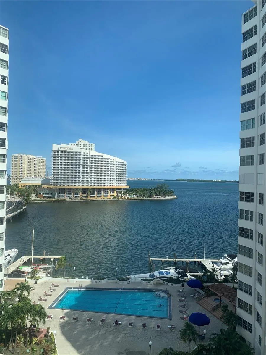 825 Brickell Bay Dr, #1042