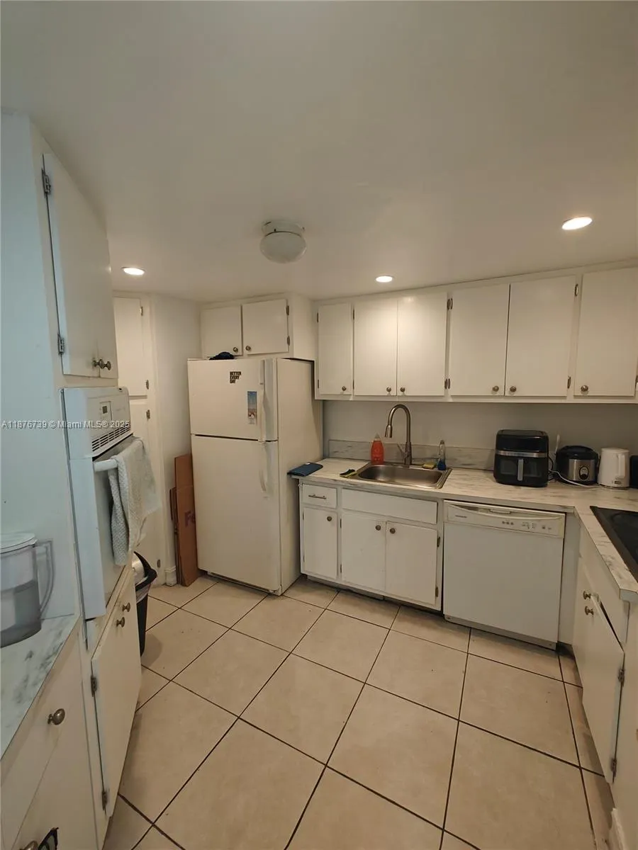 825 Brickell Bay Dr, #1042